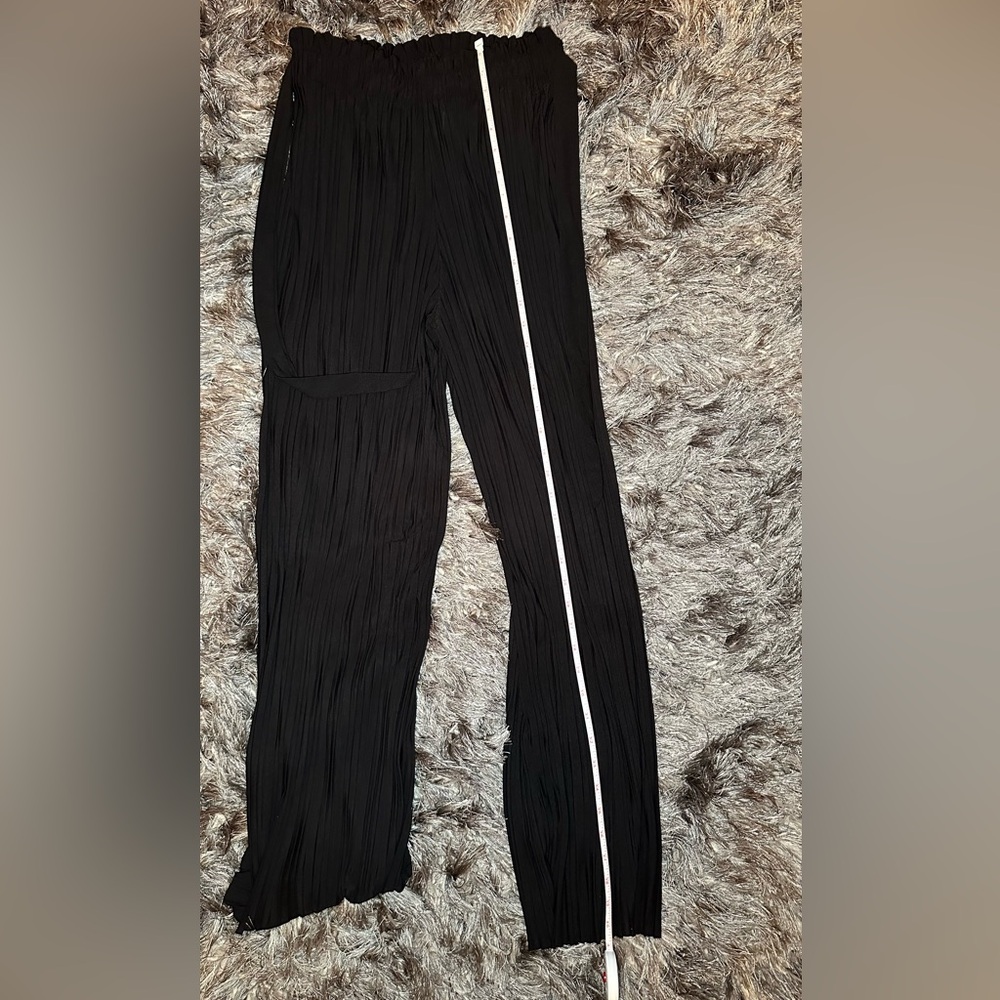 Elegant Black Pleated Pants - Picture 7 of 8